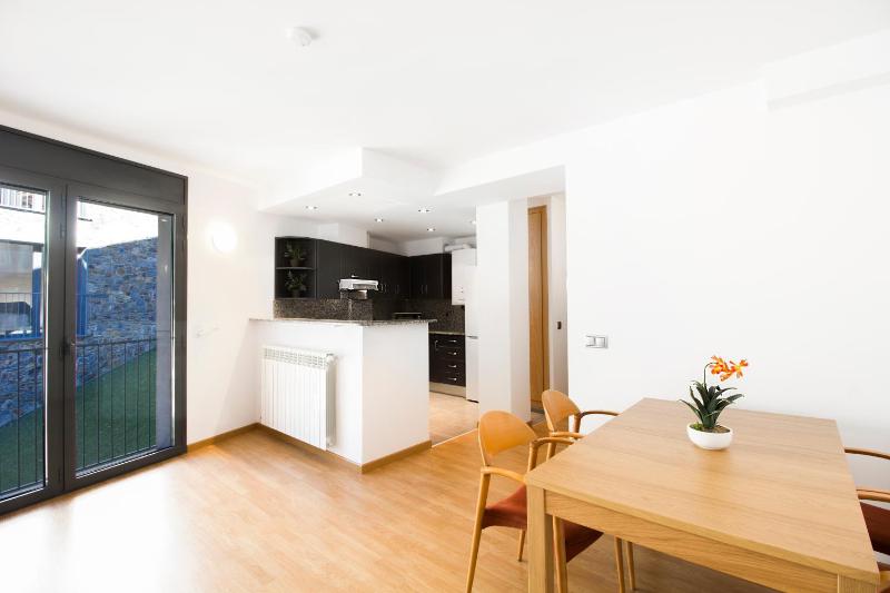 One-Bedroom Apartment image 4