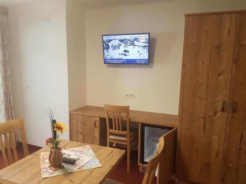 Family Room with 2 Bedrooms, Balcony and Mountain View image 4