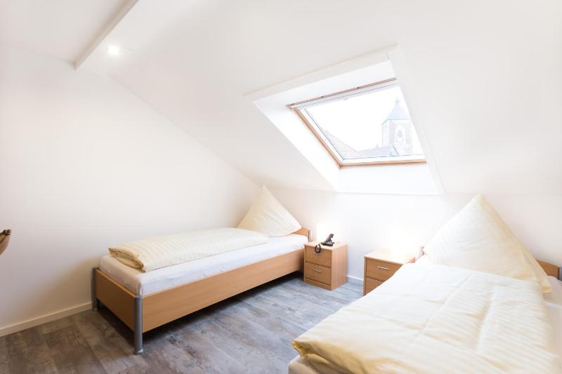 Economy Double Room image 1