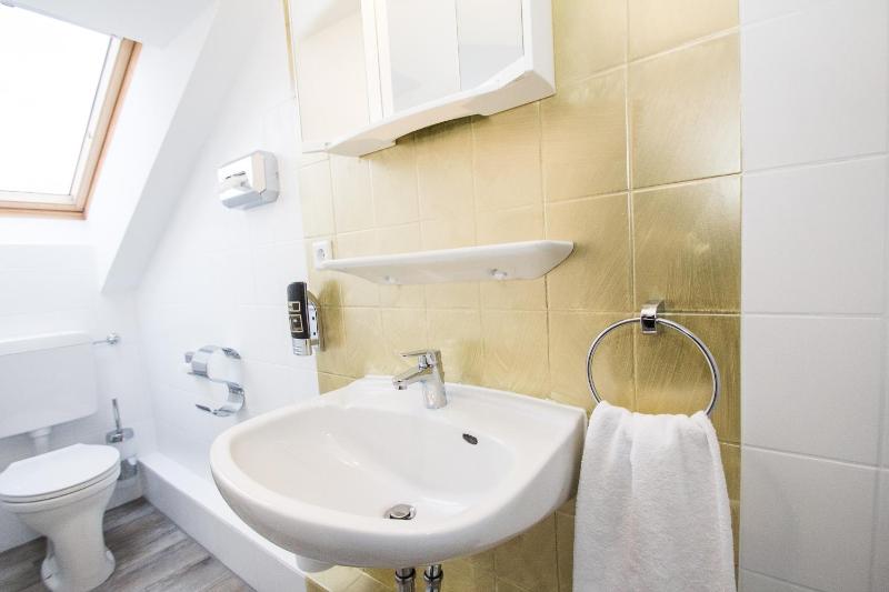 Economy Double Room image 2