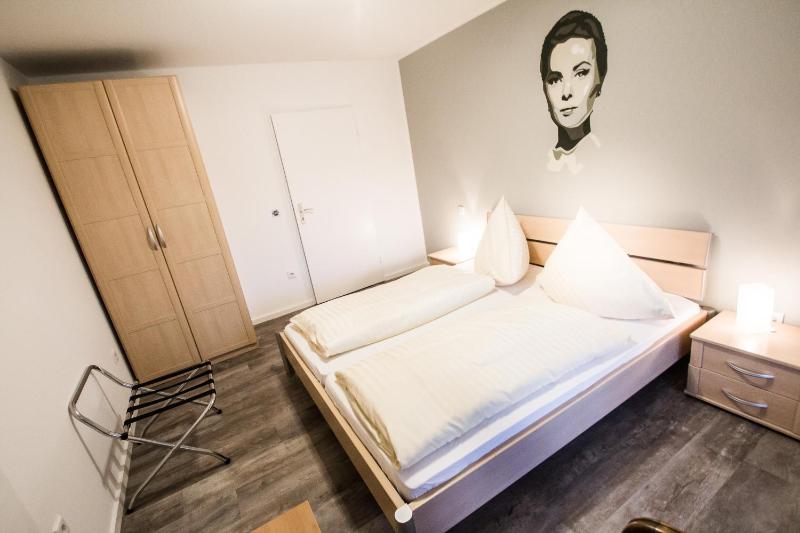 Double Room with Balcony image 4