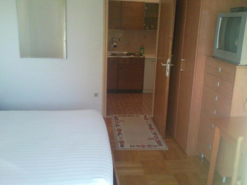 Studio Apartment image 2