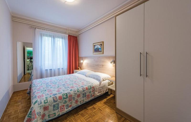 Apartment image 3