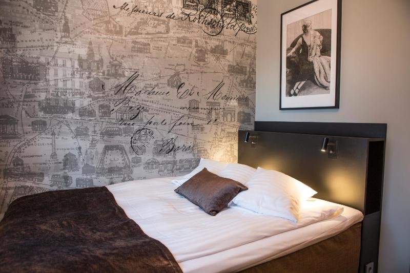 Business Single Room image 3