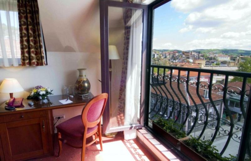 Standard Double Room image 4