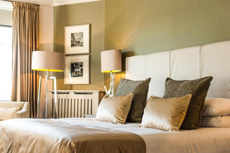 Standard Double Room image 3