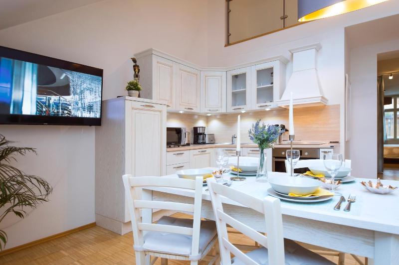 Modern Apartment Charvátova - image 11
