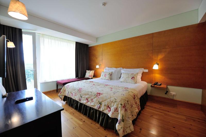 Standard Double or Twin Room image 3