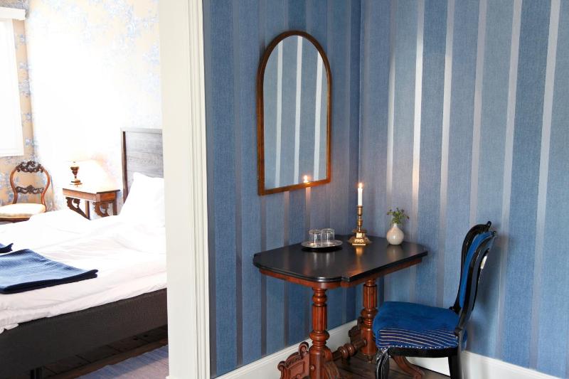 Large Double Room image 3