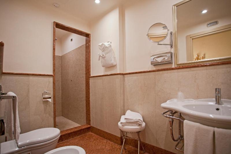 Triple Room image 2