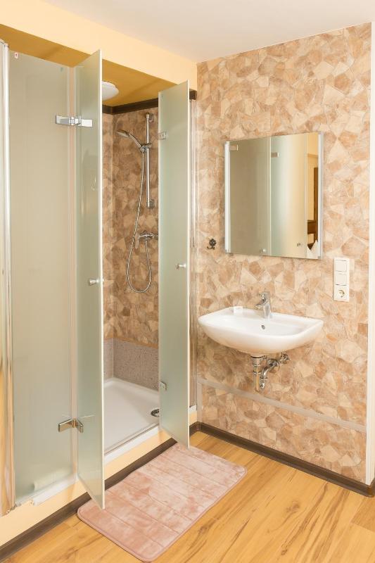 Economy Double Room with Shared Bathroom image 3