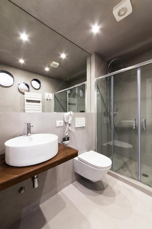 Deluxe Double Room with Balcony image 1