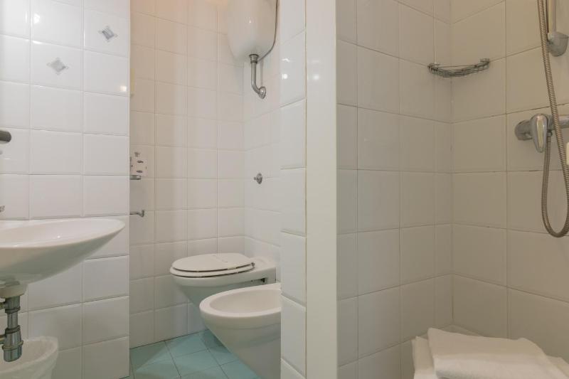 Quadruple Room with Balcony image 3
