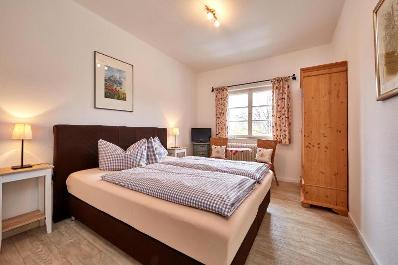 Small Double Room image 4