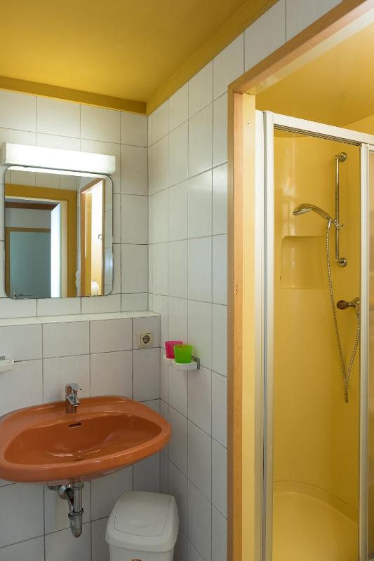 Standard Single Room image 4