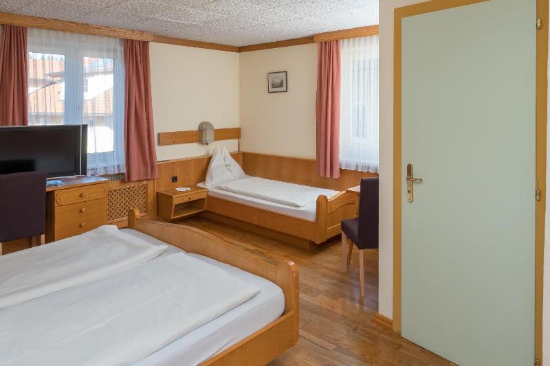 Standard Triple Room image 1