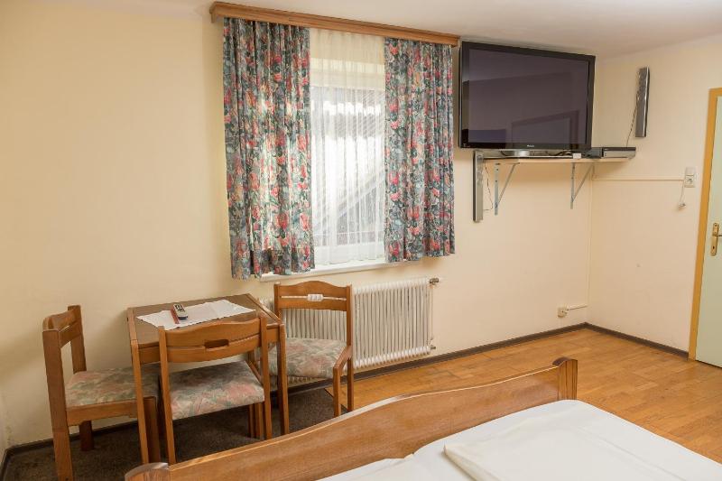 Standard Triple Room image 3