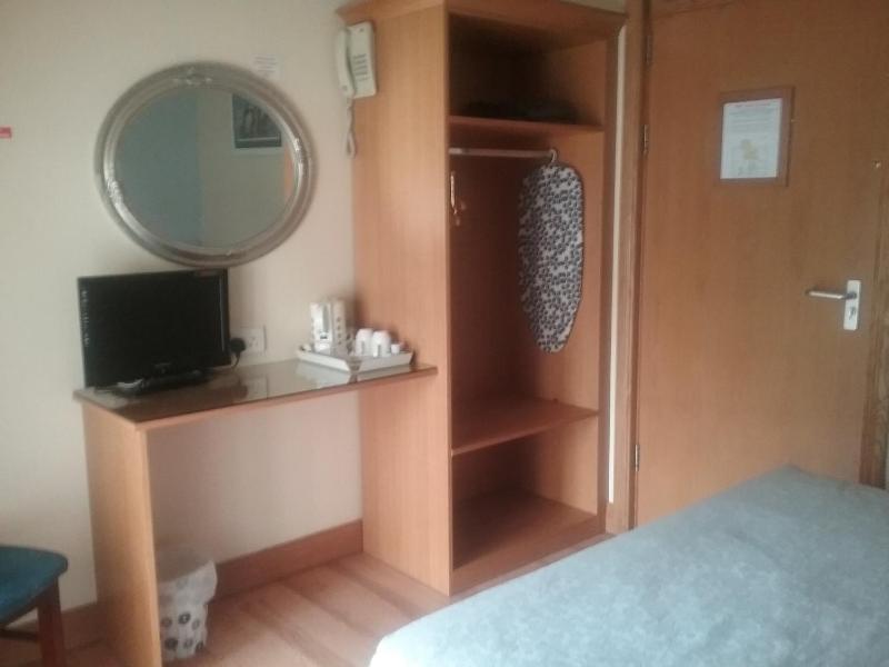 Double Room image 3