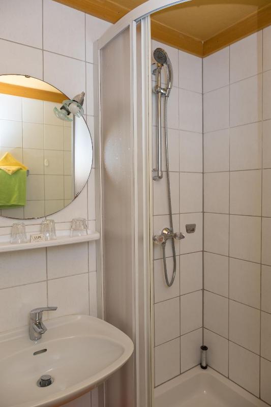 Quadruple Economy Apartment image 2