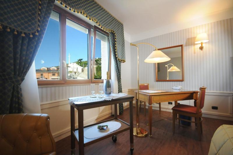 Superior Double Room image 4