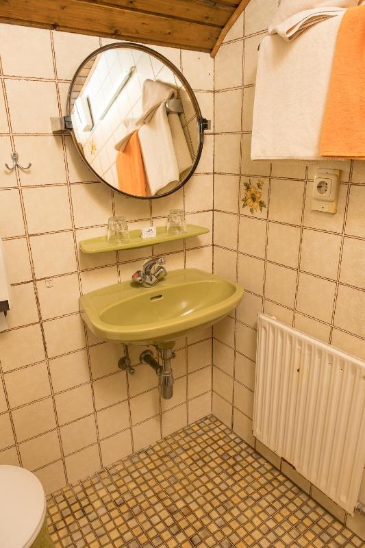 Quadruple Economy Apartment image 4