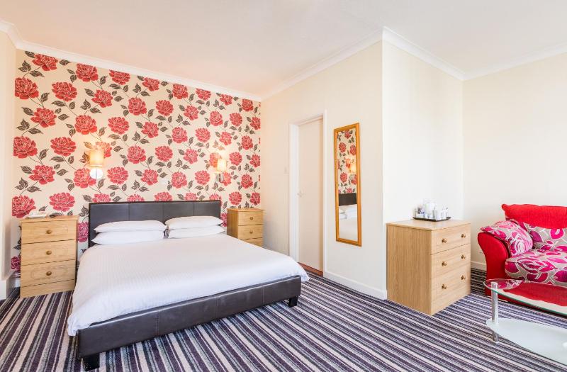 Double Room image 3
