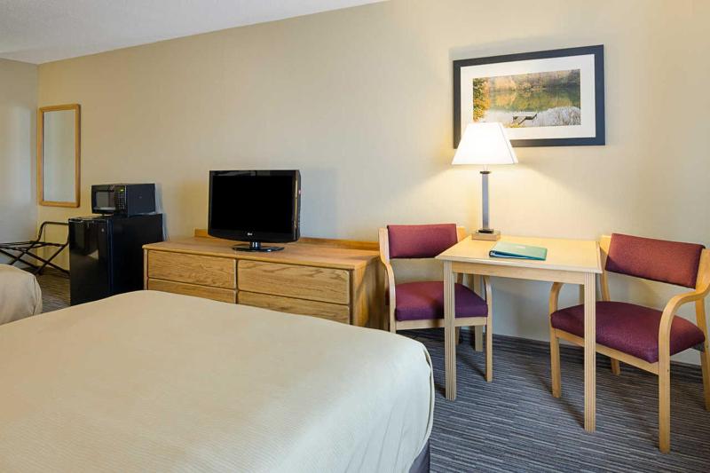 Double Room with Two Double Beds - Non-Smoking image 3