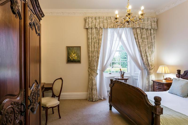 Classic Double  Room image 4