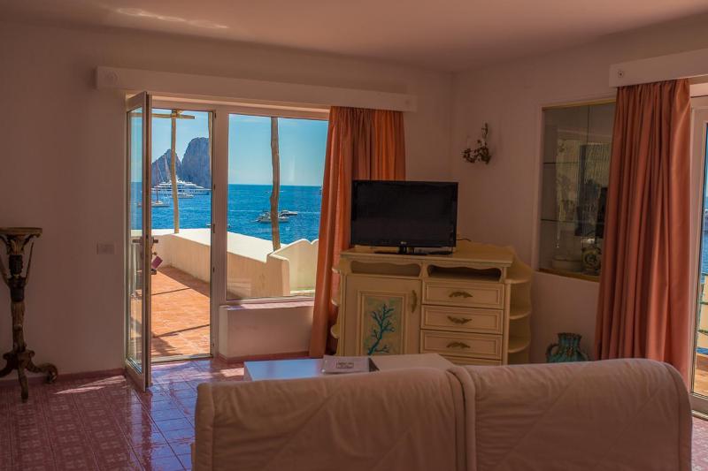 Superior Double Room with Sea View image 2