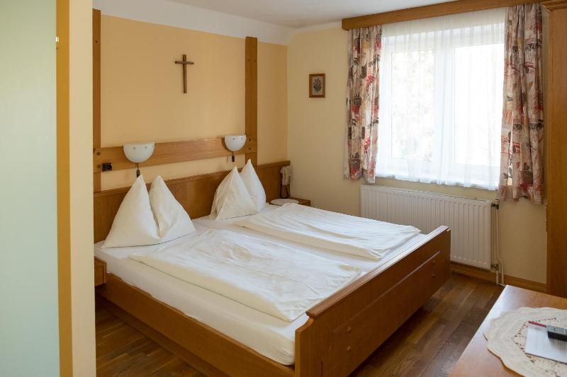 Budget Double Room image 2
