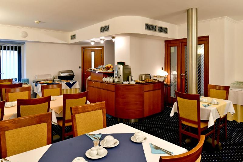 Hotel Coronet - image 13