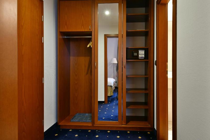 Double or Twin Room image 2