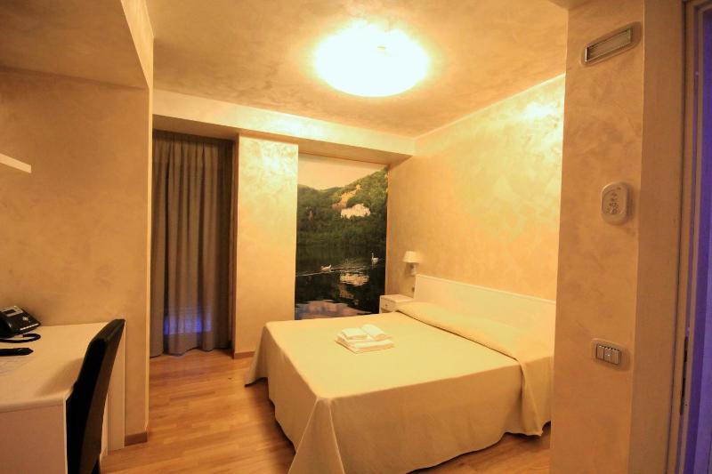 Double or Twin Room image 1