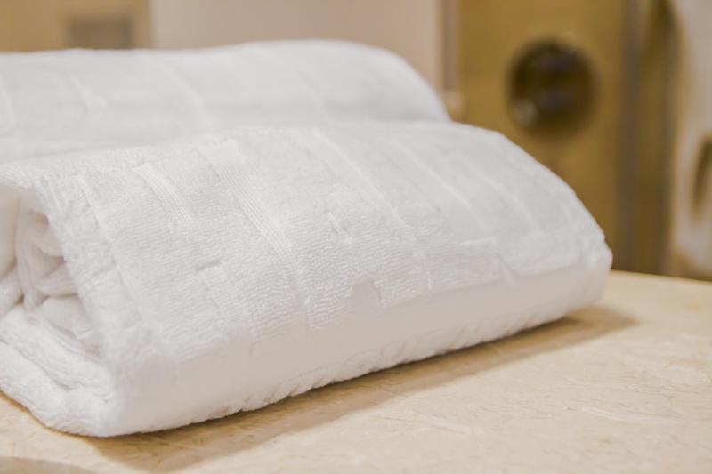 Deluxe Double with Spa Bath image 3