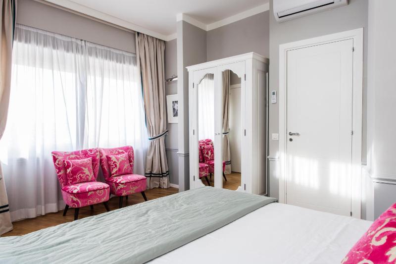 La Malandrina - Apartments & Suites - image 8