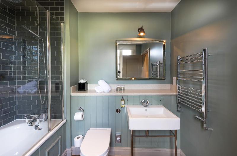 Compact Double Room image 4