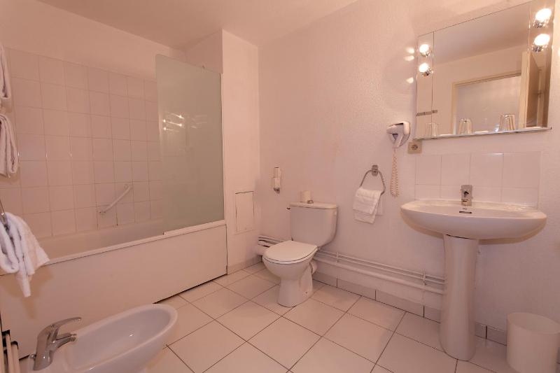 Classic Quadruple Room image 3