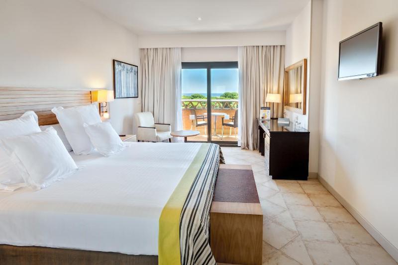 Superior Double Room with View (2 Adults + 1 Child) image 2