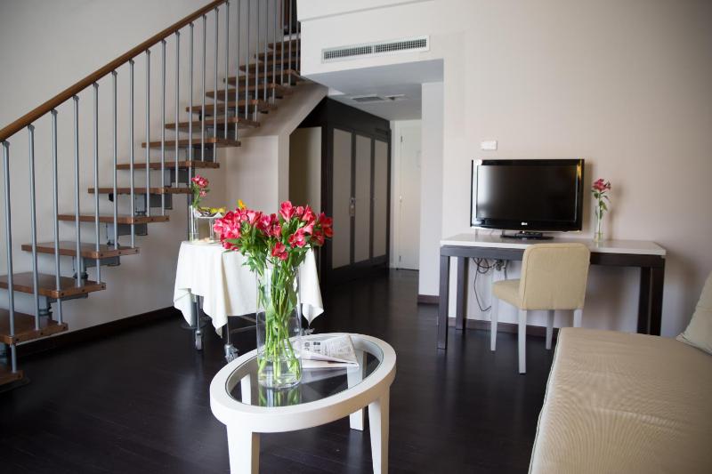 Family Room image 3