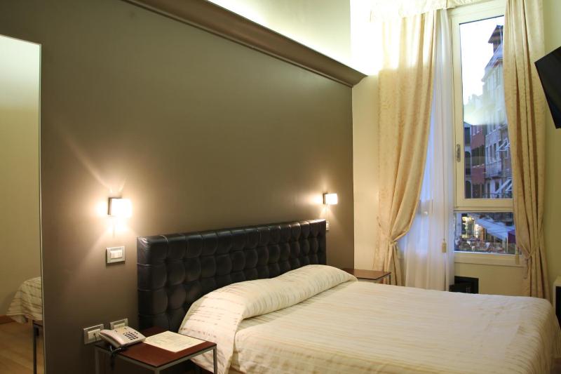 Superior Double or Twin Room image 4