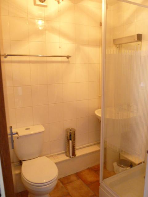 Twin Room image 3