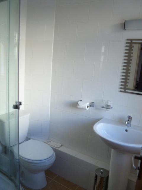 Double Room image 3