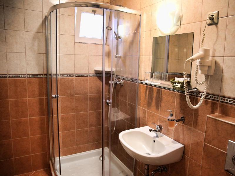 Single Room with Shower image 2