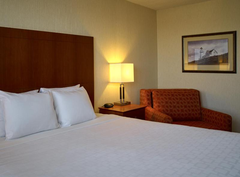 King Room - Non-Smoking image 2
