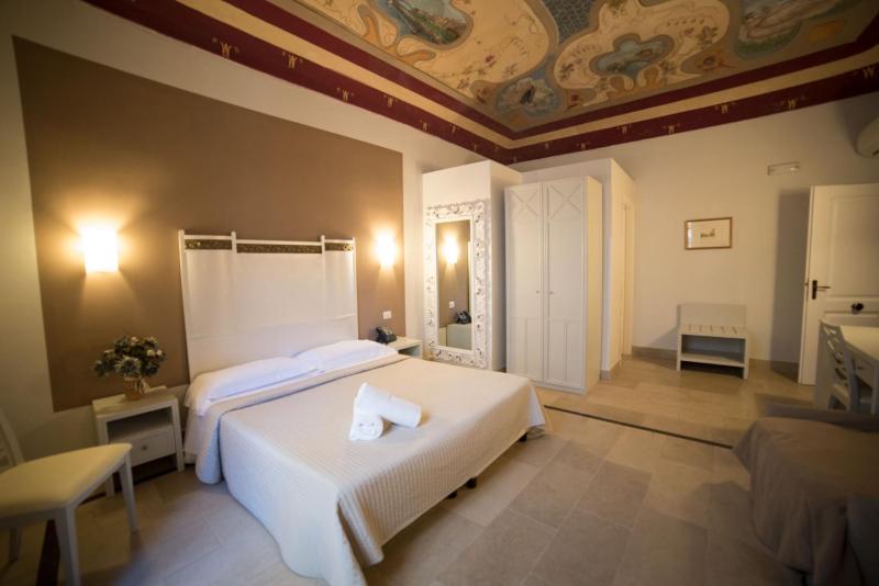 Quadruple Room image 4