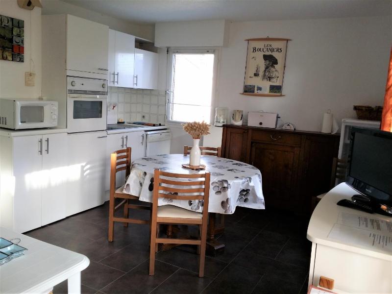 One-Bedroom Apartment image 2