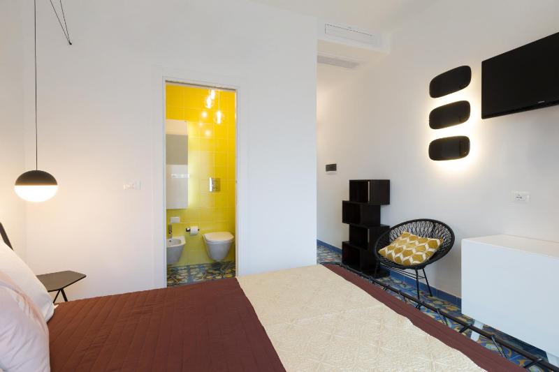 Deluxe Double Room with Side Sea View image 1