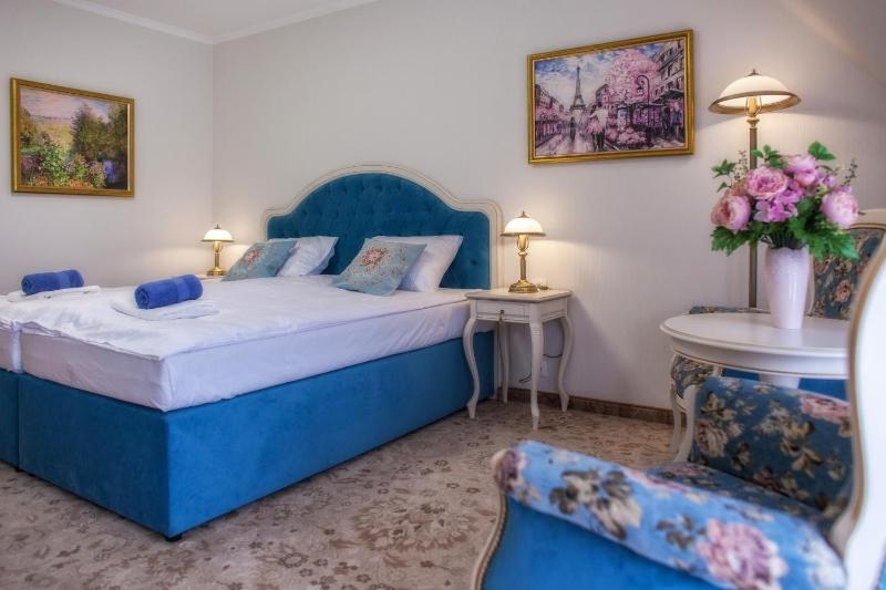 One-Bedroom Suite with Mountain View image 4