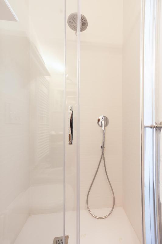 Deluxe Double Room with Extra Bed image 3