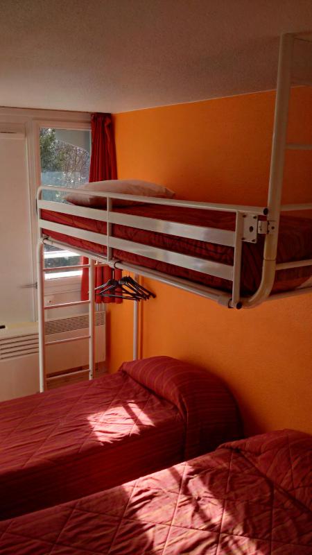 Triple Room (1 Double Bed + 1 Single Bed) image 4